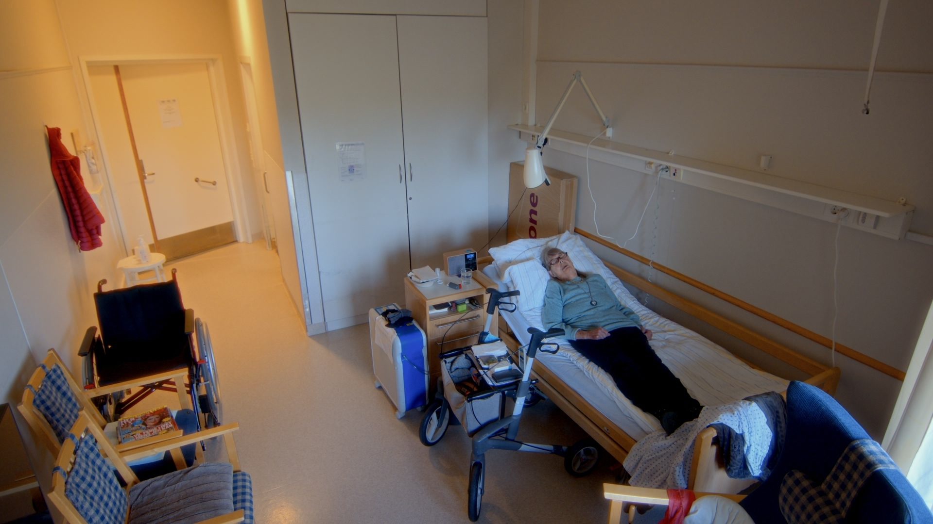 Eldre dame på sykehjem