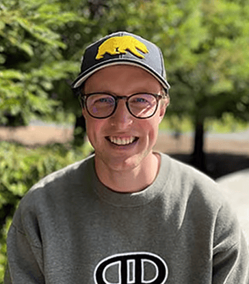 Vision care, Facial expression, Baseball cap, Forehead, Smile, Glasses, Chin, Eyewear, Sleeve