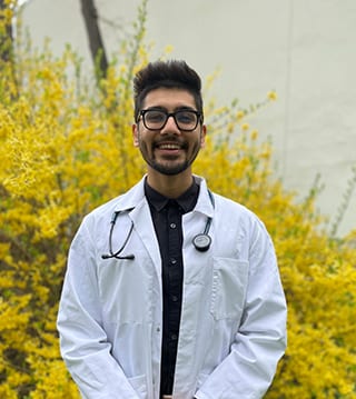 People in nature, Vision care, Dress shirt, Glasses, Smile, Hairstyle, Plant, Sleeve, Botany, Standing