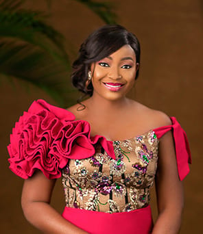 Flash photography, Hair, Smile, Skin, Lip, Chin, Waist, Flower, Pink, Trunk