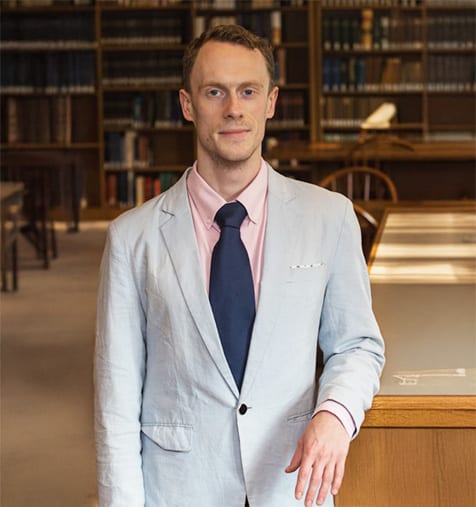 Formal wear, Dress shirt, Chin, Sleeve, Collar, Forehead, Shoulder, Blazer, Neck, Standing