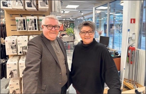 Vision care, Automotive design, Glasses, Smile, Eyewear, Customer