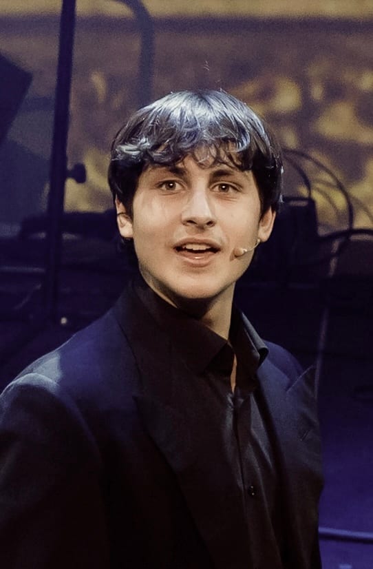 Facial expression, Formal wear, Event, Blazer, Performance