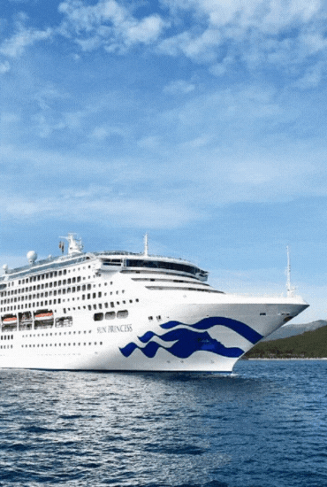 Naval architecture, Cruise ship, Water, Sky, Cloud, Watercraft, Boat, Vehicle, Travel