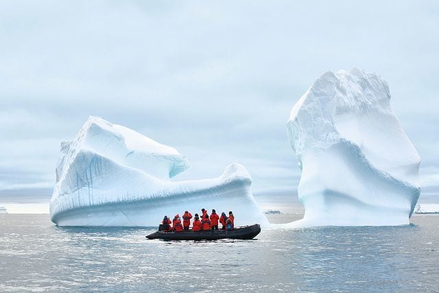 Natural environment, Ice cap, Naval architecture, Water, Cloud, Boat, Watercraft, Sky, Mammal