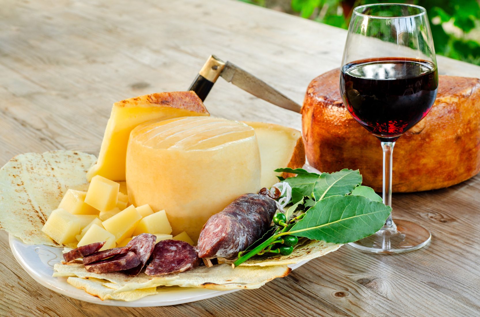 Burgundy wine, Food, Tableware, Ingredient, Table, Recipe, Cuisine, Drinkware