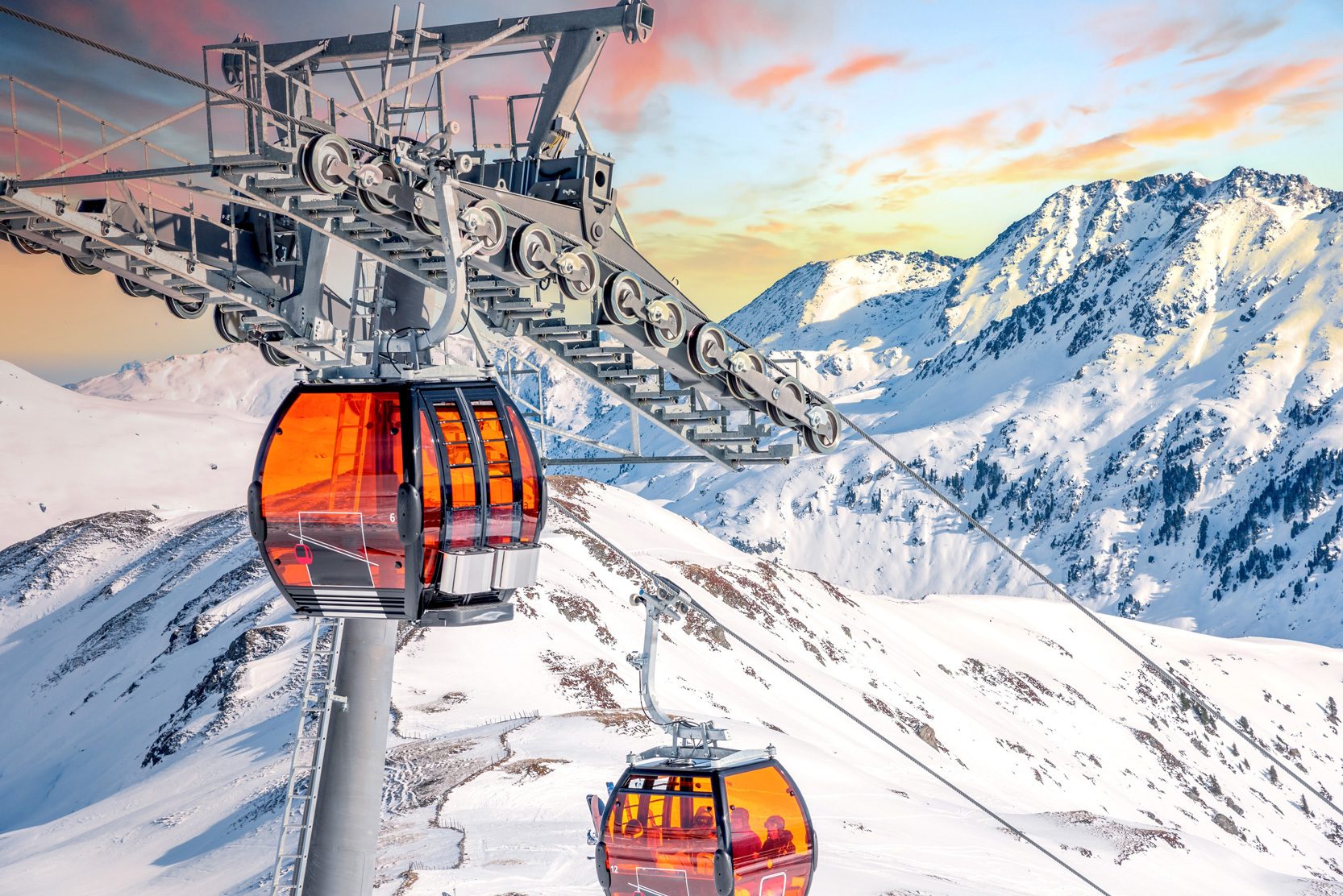 Mode of transport, Snow, Sky, Mountain, Vehicle, Cloud, Slope, Freezing, Landscape