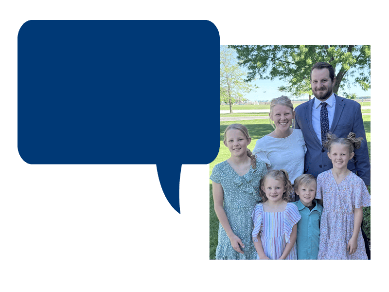 Chat bubble with a photo of a family next to it 