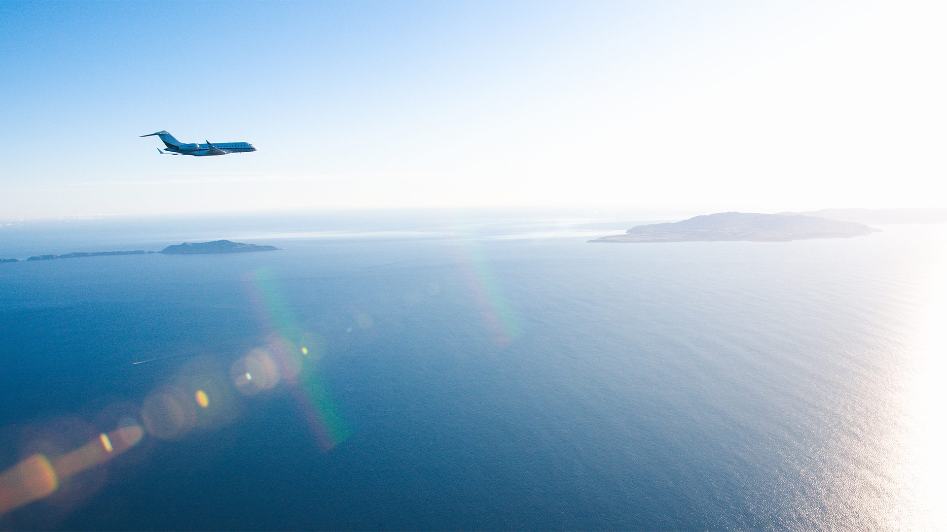 Air travel, Water, Sky, Atmosphere, Cloud, Aircraft