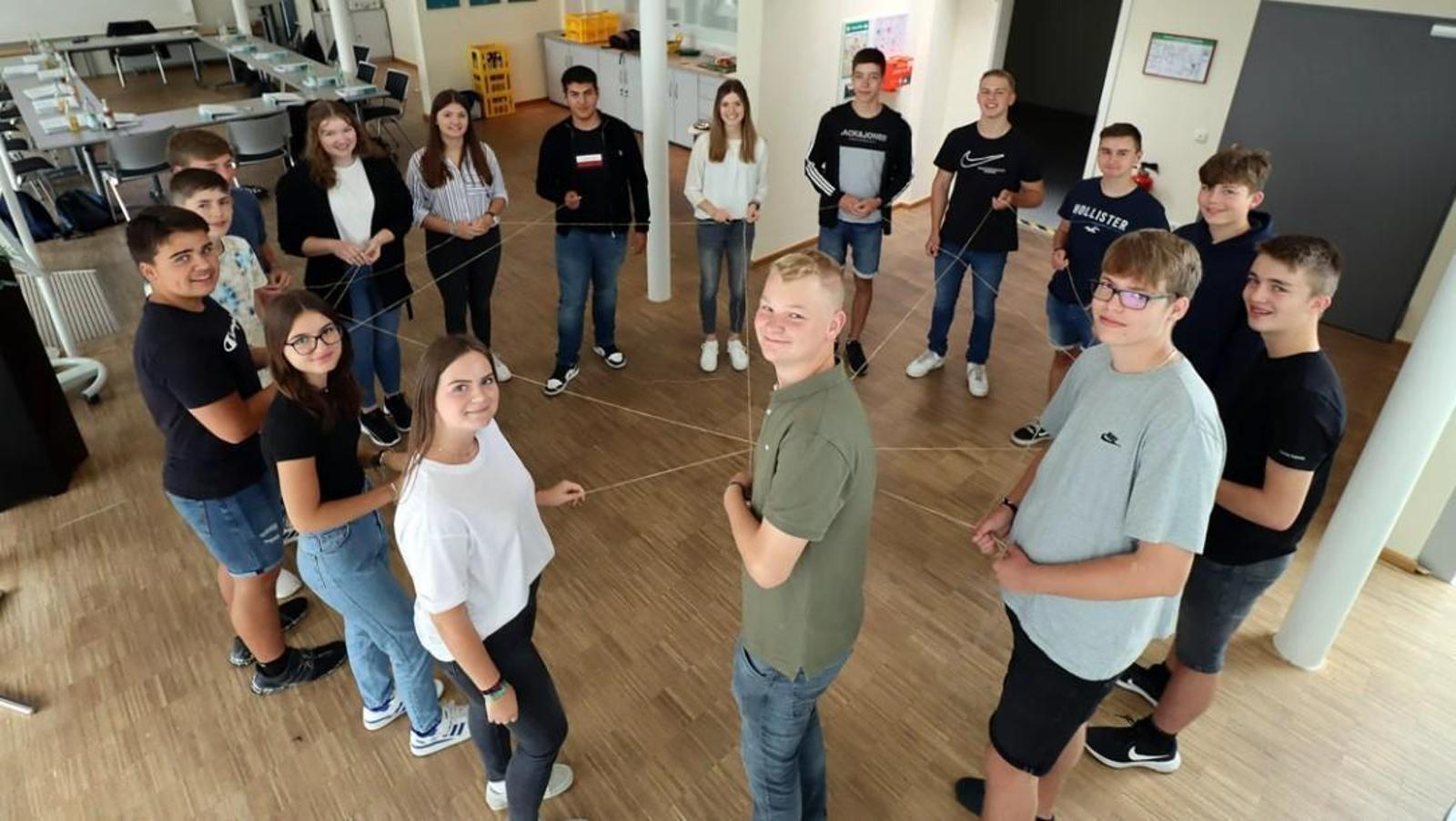 Social group, T-shirt, Shoulder, Jeans, Trousers, Smile, Youth, Standing, Team, Denim