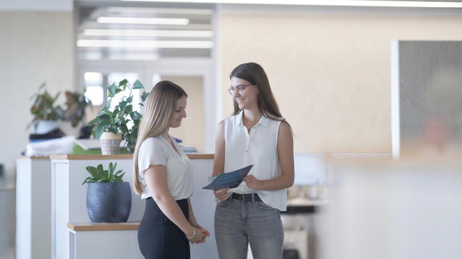 Interior design, White-collar worker, Shoulder, Wrist, Job, Conversation