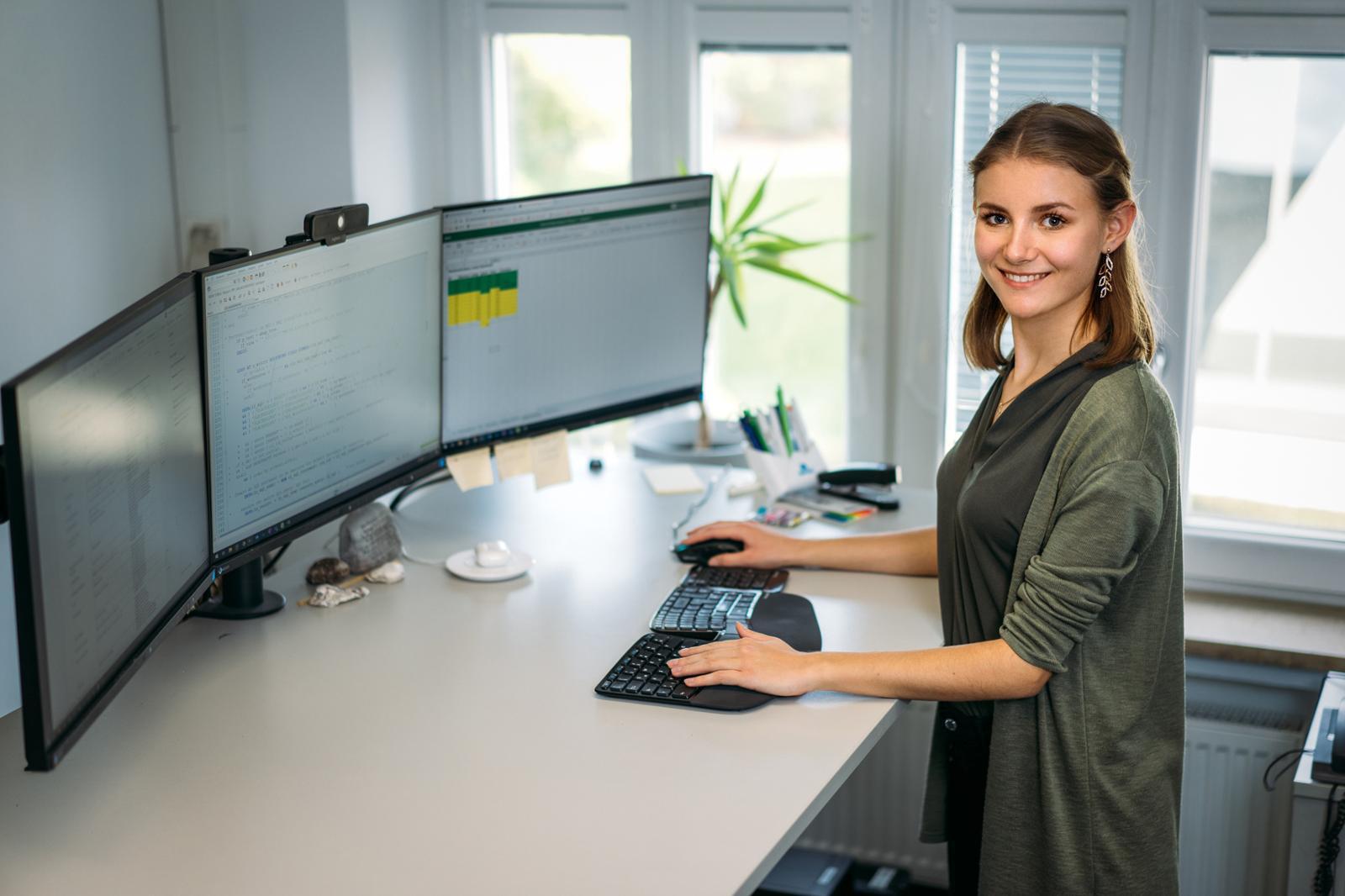 Electronic device, Computer monitor, Office Equipment, Peripheral, Desk