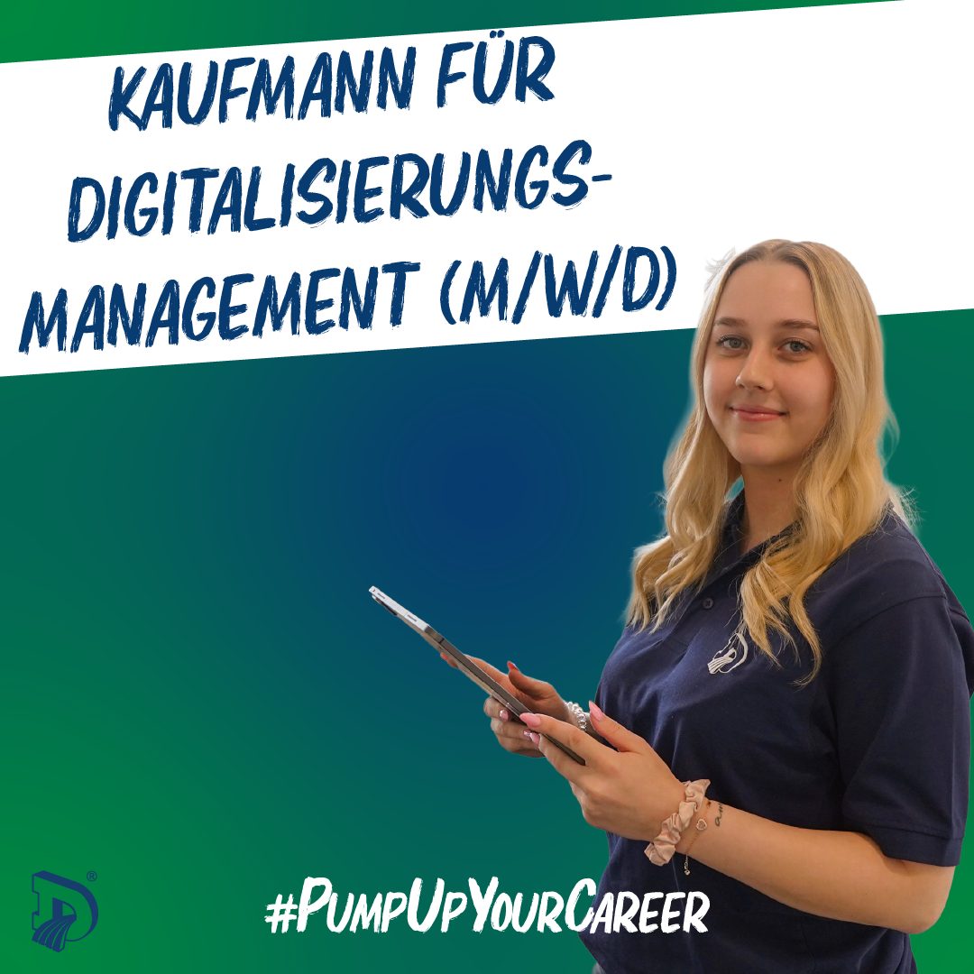 Smiling woman holding tablet. Text: "Kaufmann für Digitalisierungsmanagement (M/W/D)" and #PumpUpYourCareer.