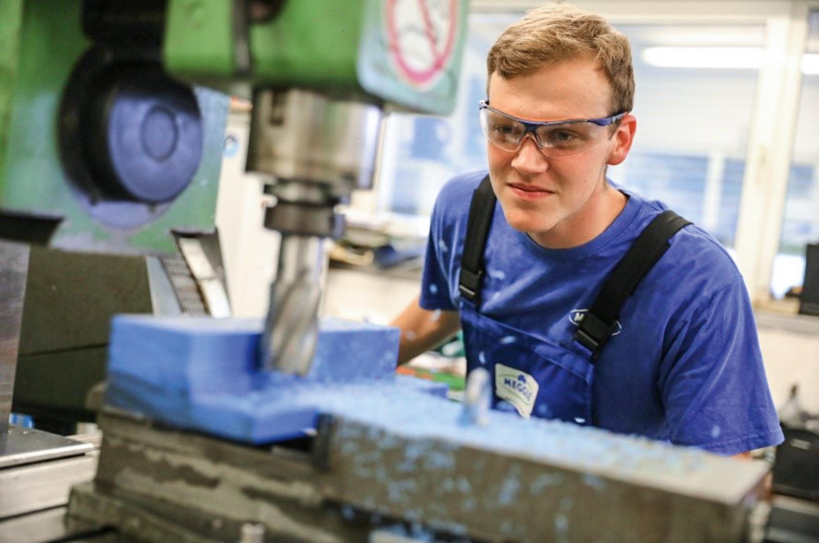 Blue-collar worker, Machine tool, Metalworking, Workwear, Job, Engineering, Industry