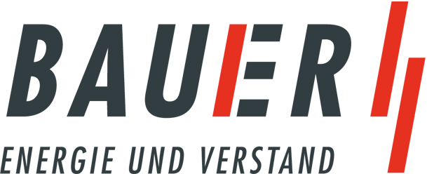 BAUER logo: dark gray text, 'U' replaced by a red bar, two red slashes. Below: ENERGIE UND VERSTAND.