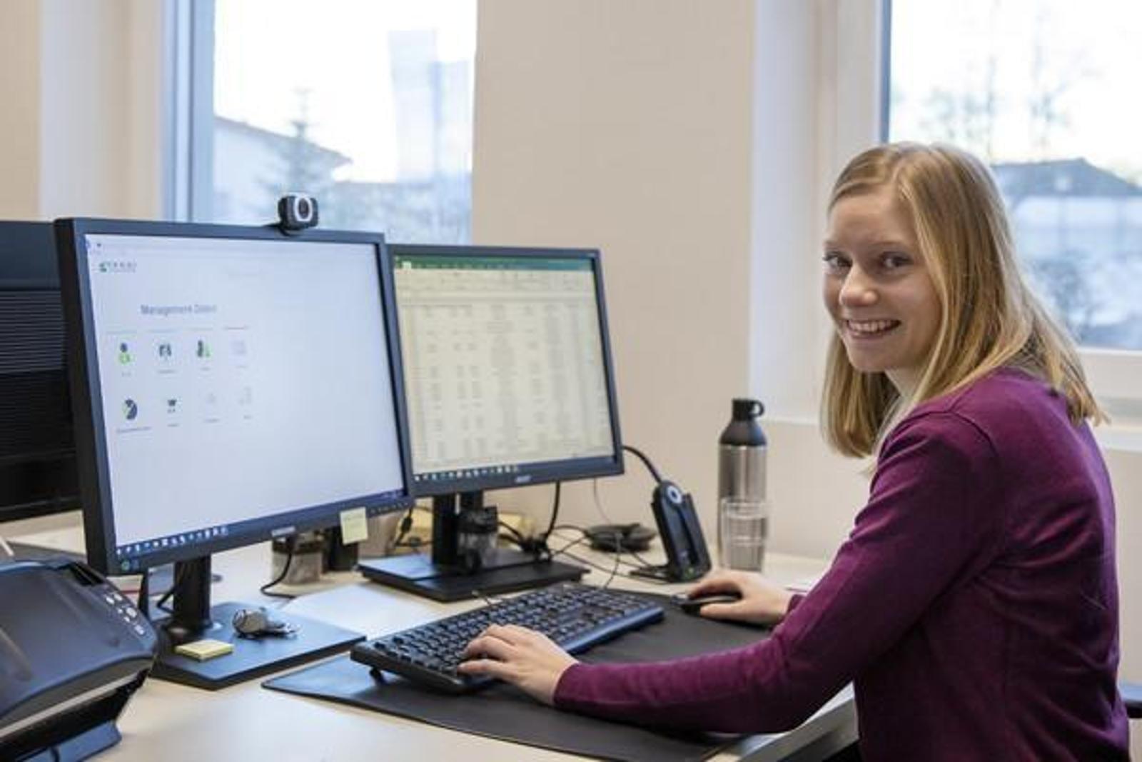 Electronic device, Computer monitor, Office Equipment, Peripheral, Desk