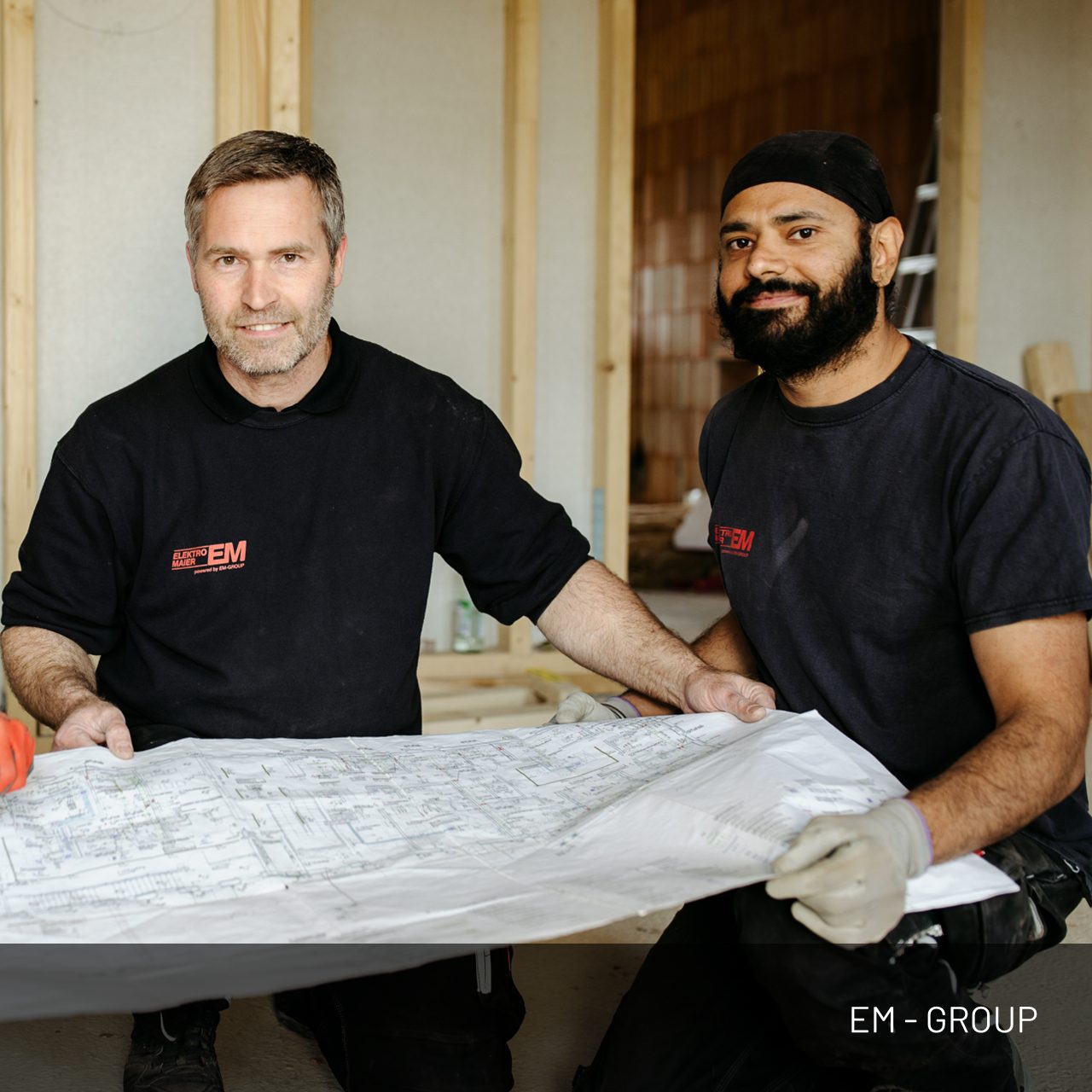 Facial hair, Active Shirt, Beard