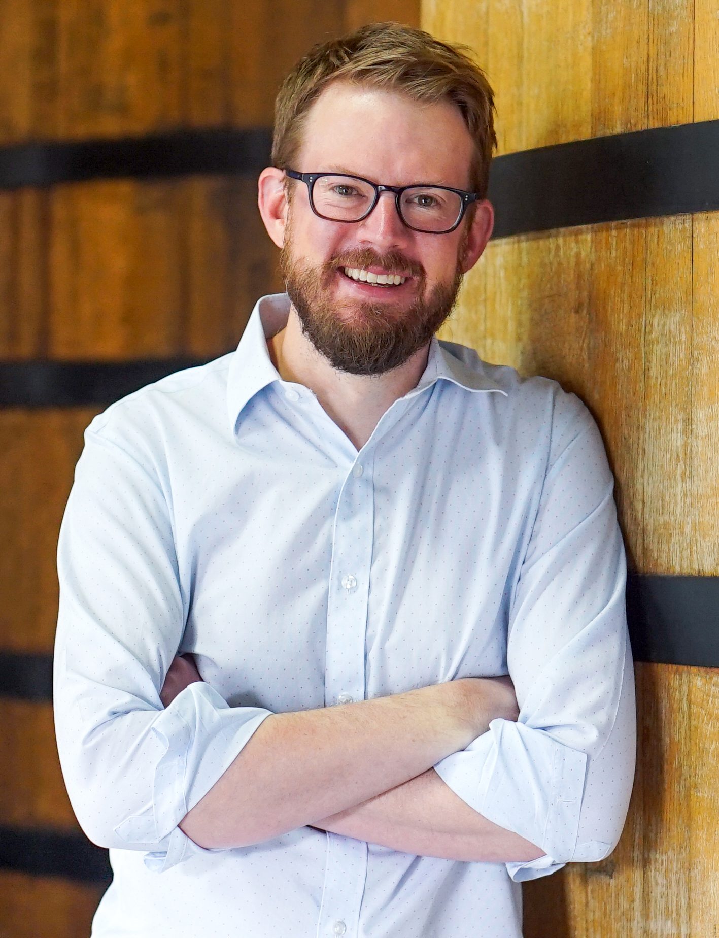 Vision care, Dress shirt, Flash photography, Forehead, Glasses, Smile, Shoulder, Beard, Organ, Sleeve