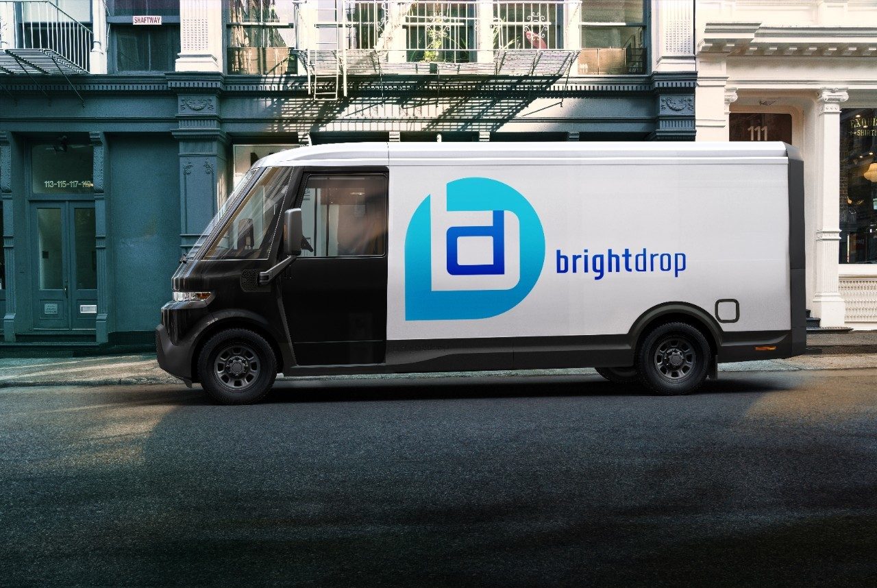 Light commercial vehicle, Compact van, Wheel, Tire, Car, Window, Building