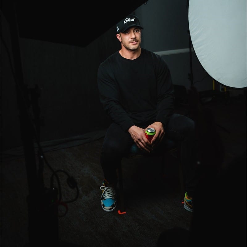 Flash photography, Eyewear, Cap, Elbow