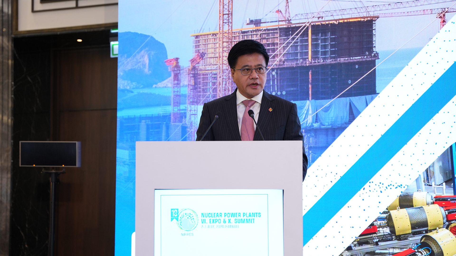 Television presenter, Product, World, Coat, Suit, Spokesperson, News