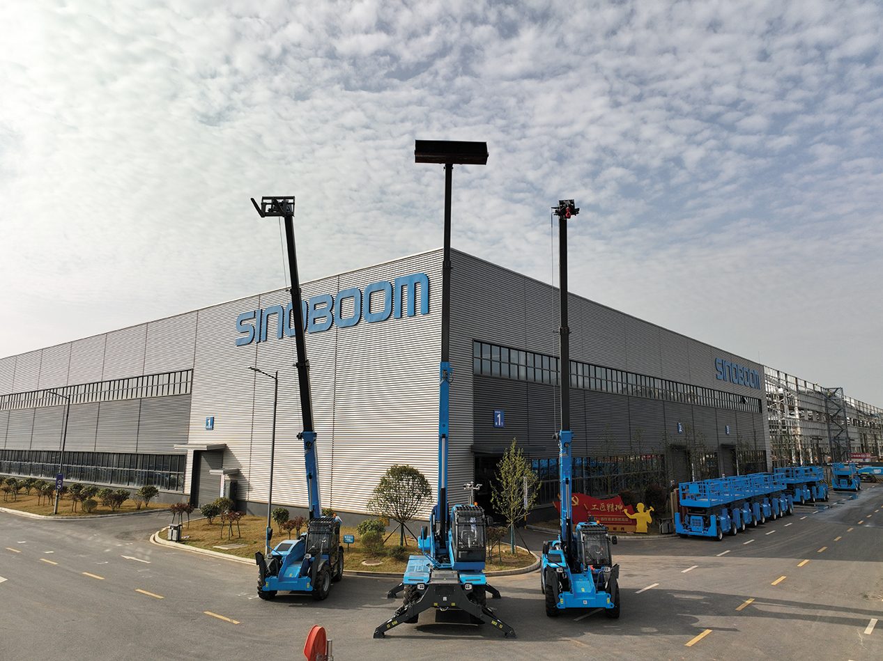 Street light, Race track, Cloud, Sky, Building, Asphalt, Architecture, Tire, Vehicle
