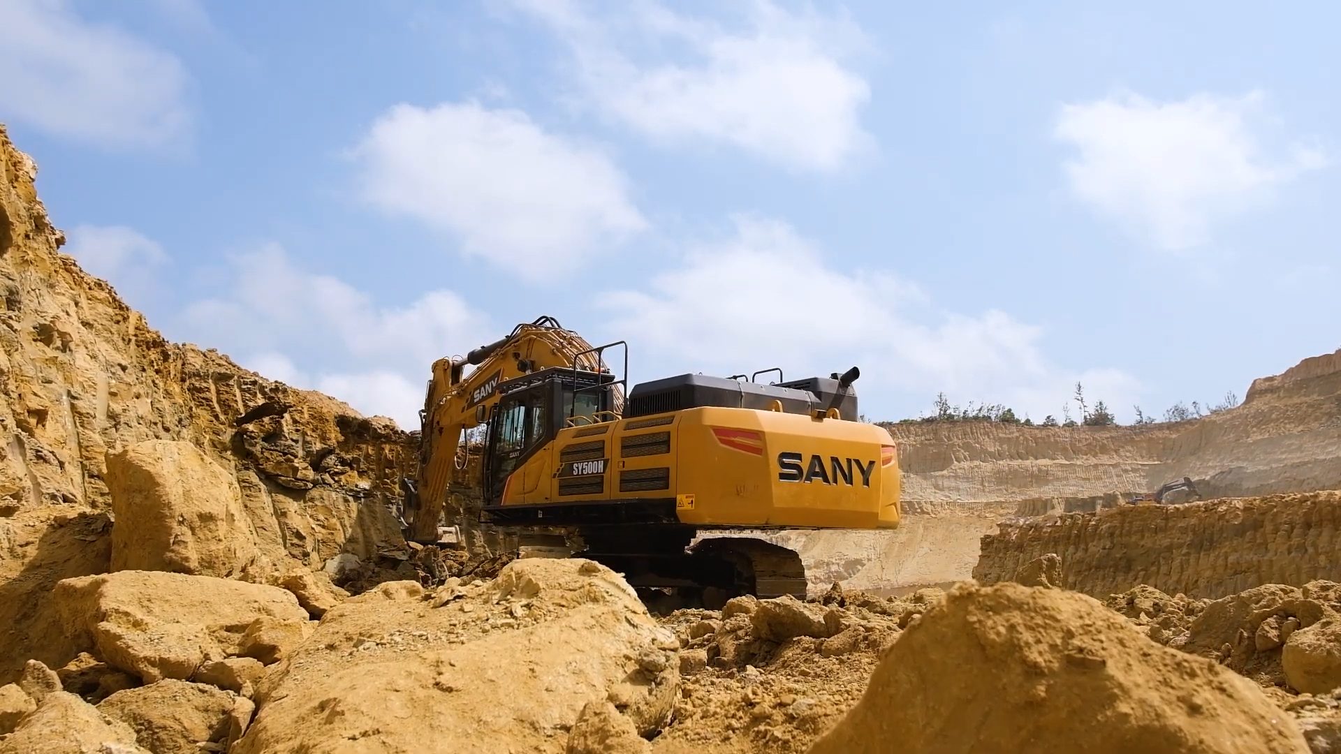 Automotive tire, Sky, Cloud, Vehicle, Slope, Bulldozer