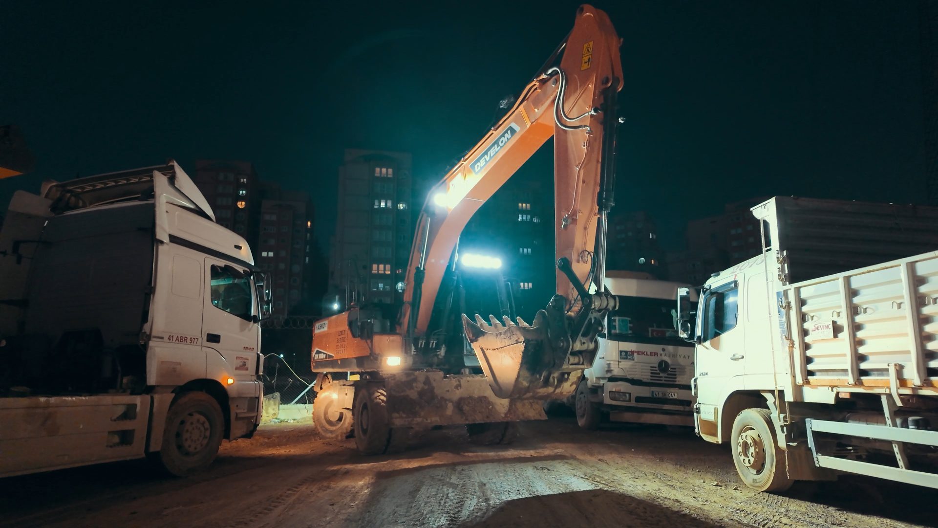 Automotive Wheel System, Land vehicle, Heavy equipment, Transport, Truck, Machine
