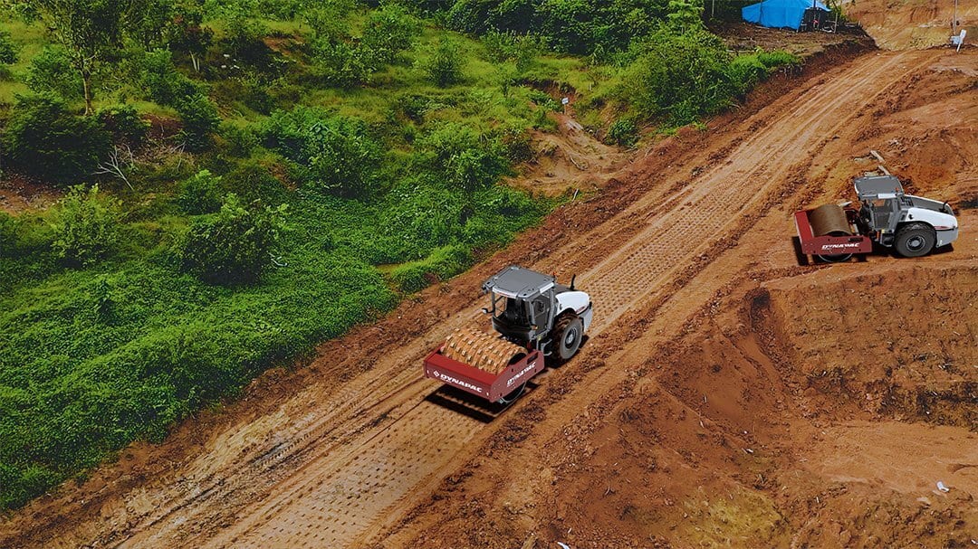 Automotive tire, Vehicle, Plant, Wheel, Slope, Truck, Grass, Tree