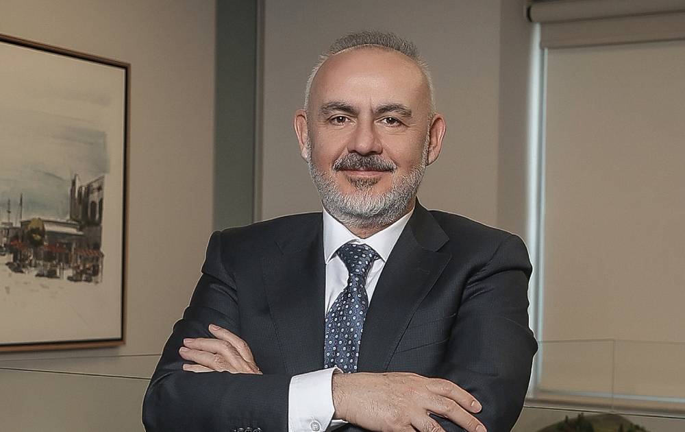 Formal wear, Facial hair, Chin, Eyebrow, Forehead, Collar, Jaw, Suit, Necktie