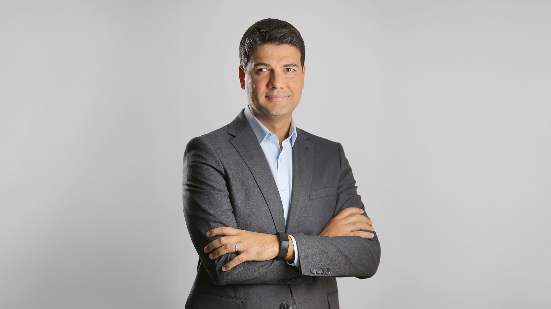 Dress shirt, Smile, Sleeve, Standing, Gesture, Collar