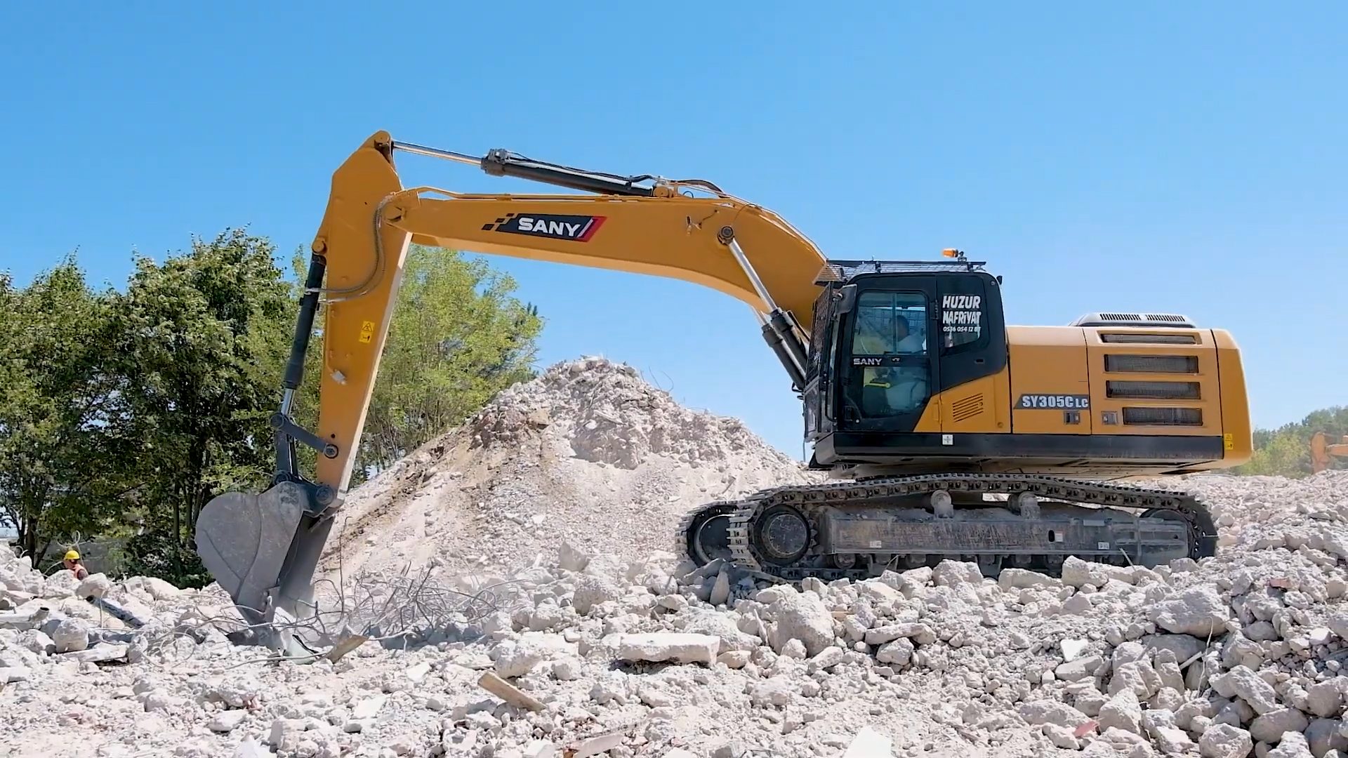 Natural environment, Sky, Slope, Vehicle
