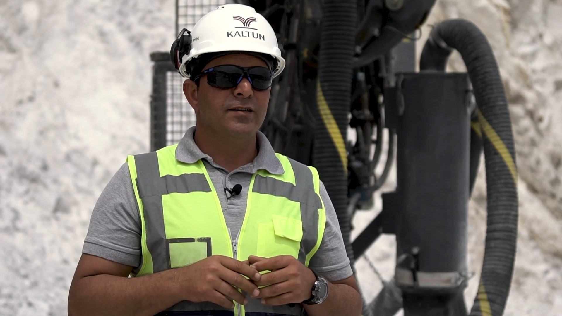 Hard hat, High-visibility clothing, Glasses, Watch, Goggles, Workwear, Sunglasses, Helmet, Gesture, Tradesman