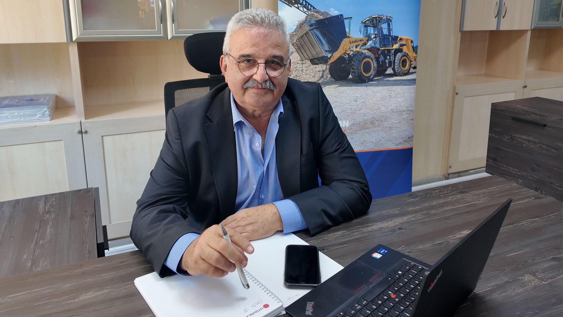 Automotive design, Computer, Tire, Laptop, Table, Wheel, Smile