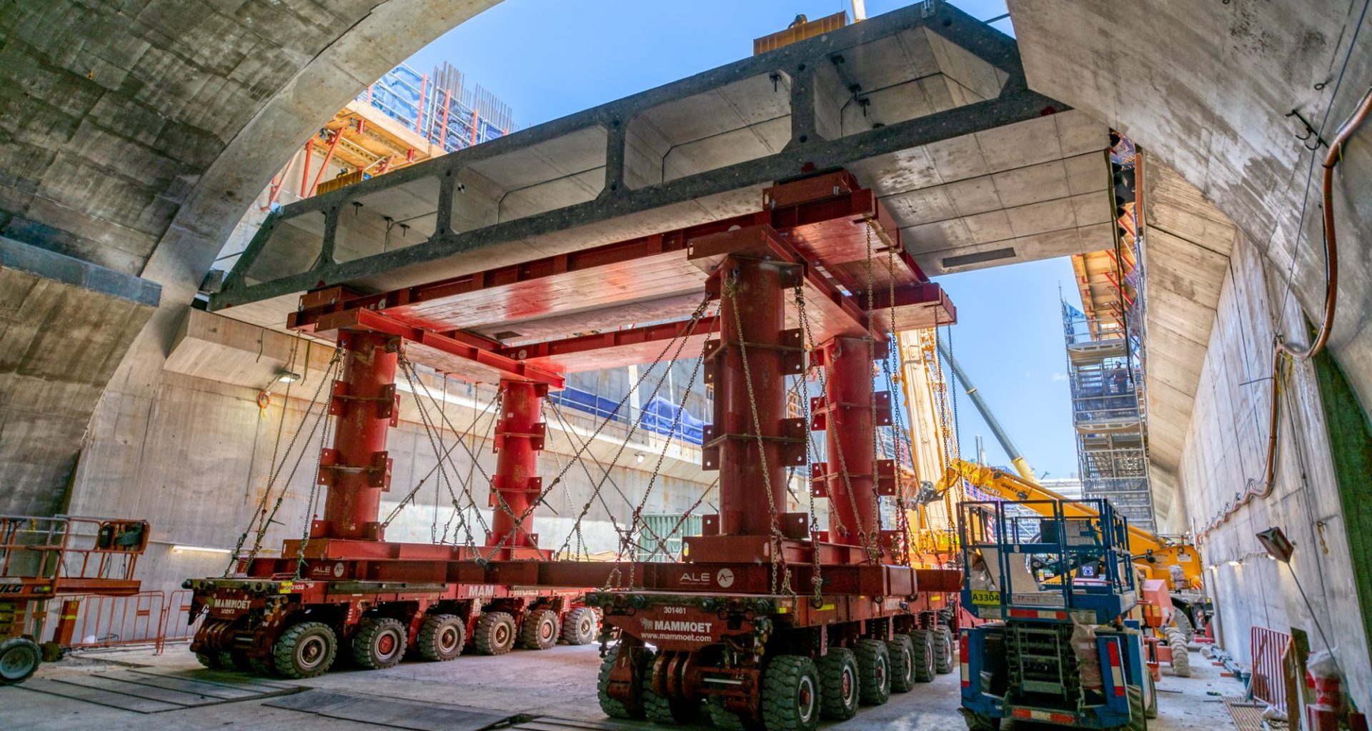 Mode of transport, Wheel, Tire, Vehicle, Sky, Asphalt