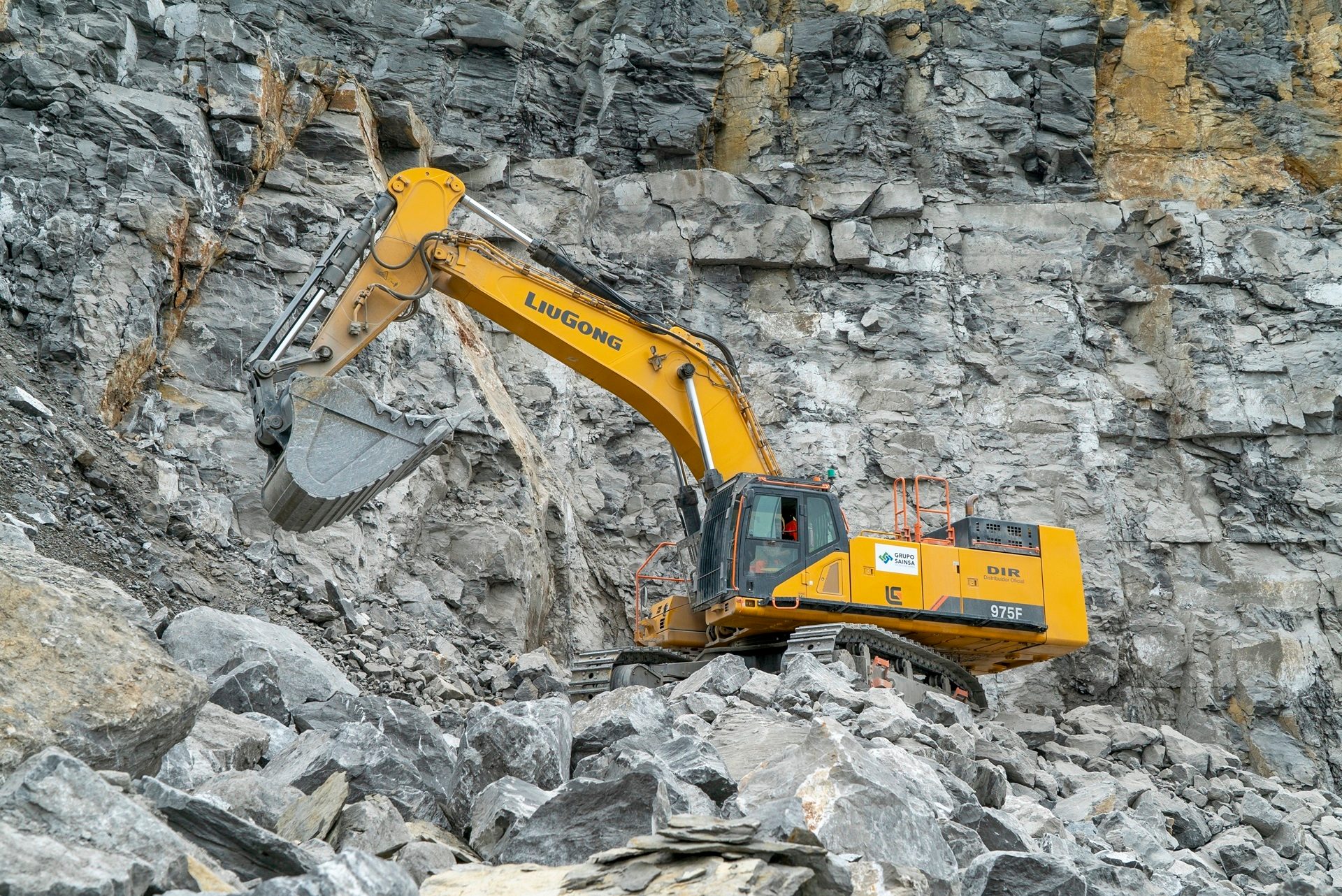 Heavy equipment, geological phenomenon, Rock, Bulldozer, Rubble, Machine, Geology, Mining