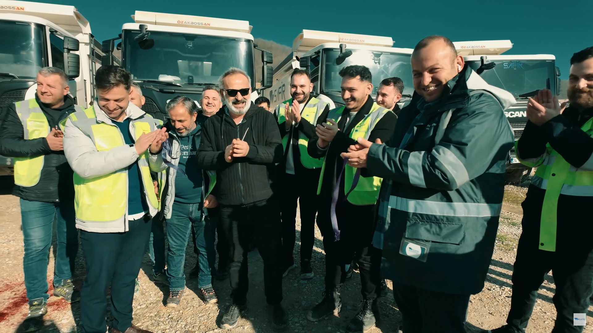 High-visibility clothing, Workwear, Smile, Team, Job