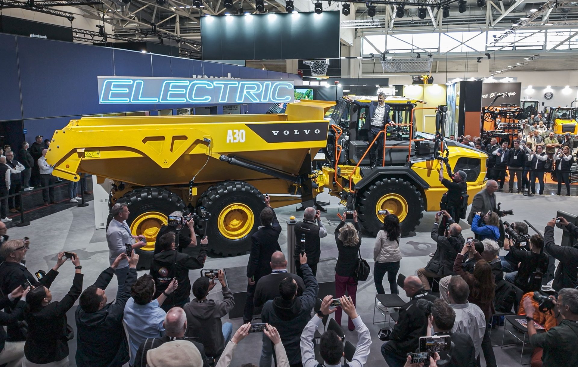 Automotive Wheel System, Land vehicle, Machine, Exhibition, Tread