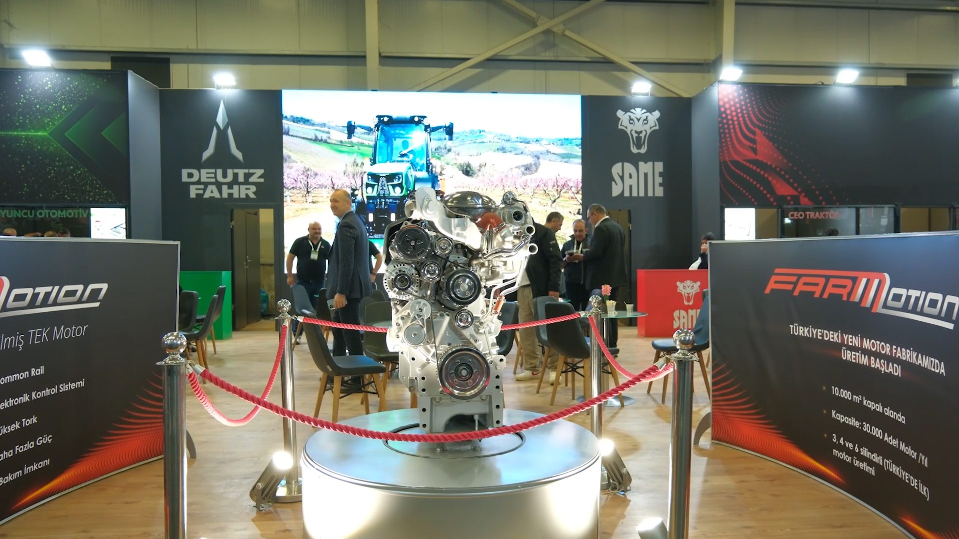 Exposed engine on display at an exhibition with "Deutz Fahr," "Same," and "FarMotion" branding.