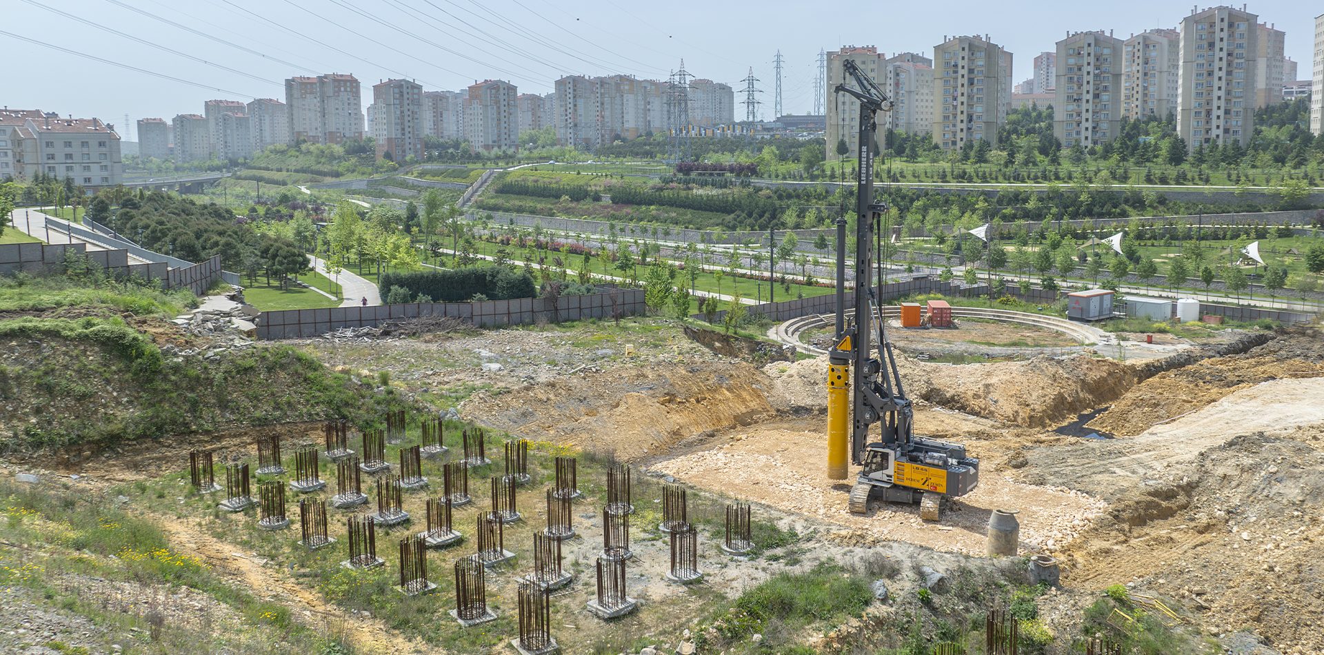 Land lot, Urban design, Plant, Sky, Building, Tree, Biome