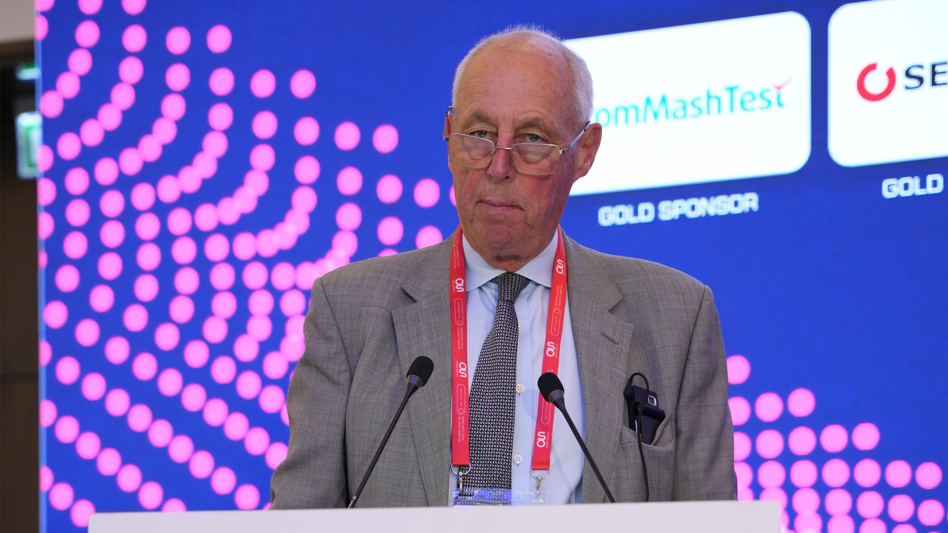 Public address system, Dress shirt, Glasses, Microphone, Tie, Coat, Spokesperson, Suit