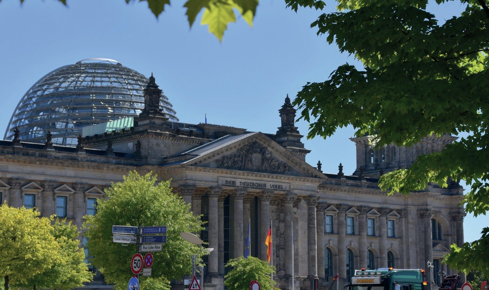 Classical architecture, Tourist attraction, Official residence, Sky, Facade, Landmark, Dome, Palace