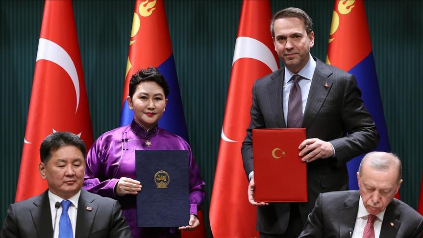 Formal wear, Outerwear, Suit, Coat, Necktie, Blazer, Flag