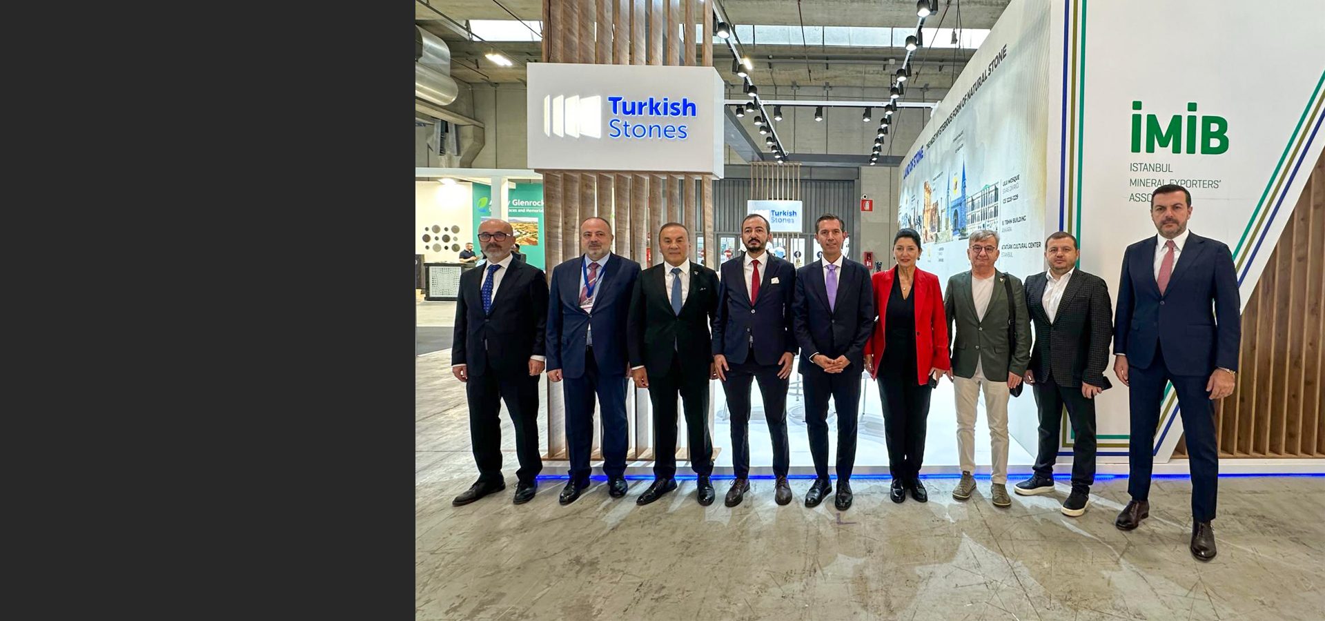 Ten people pose in front of a "Turkish Stones" display and an "IMIB Istanbul Mineral Exporters' Assoc" banner.