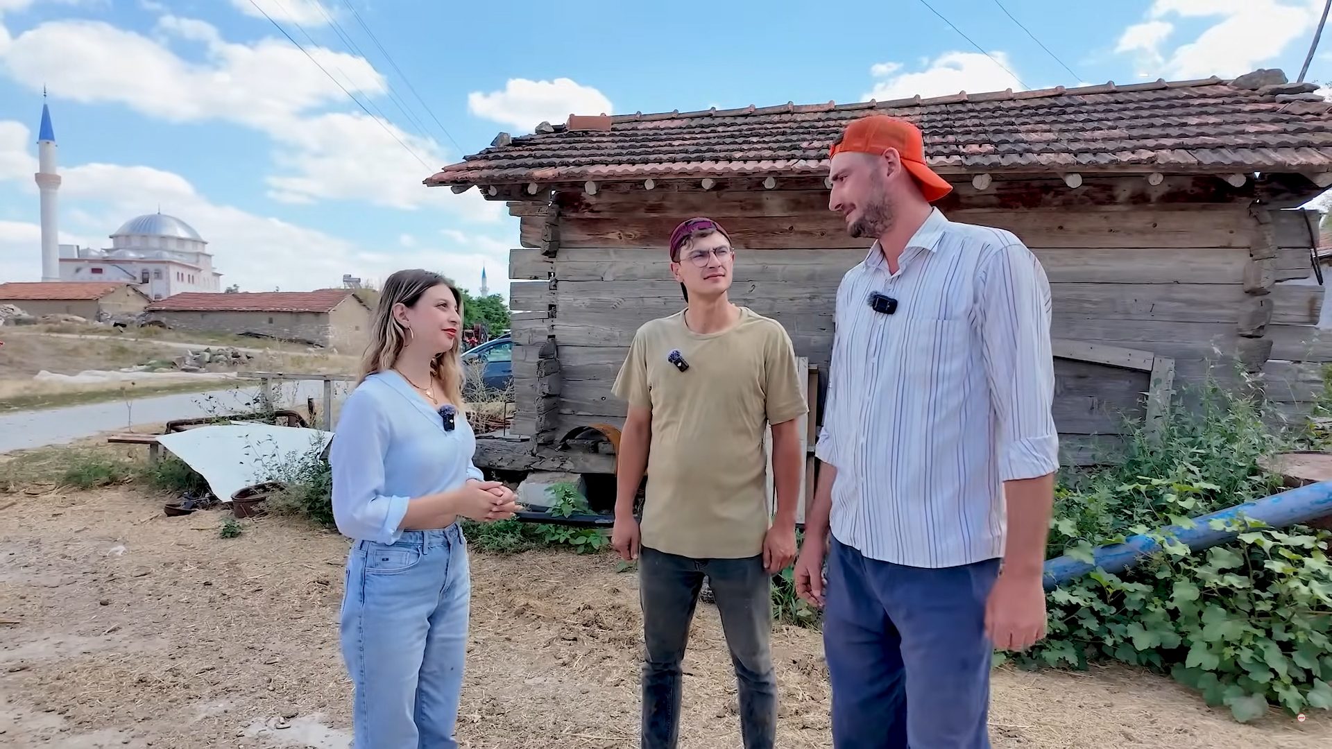 Cloud, Sky, Plant, Property, Smile, Travel, Leisure