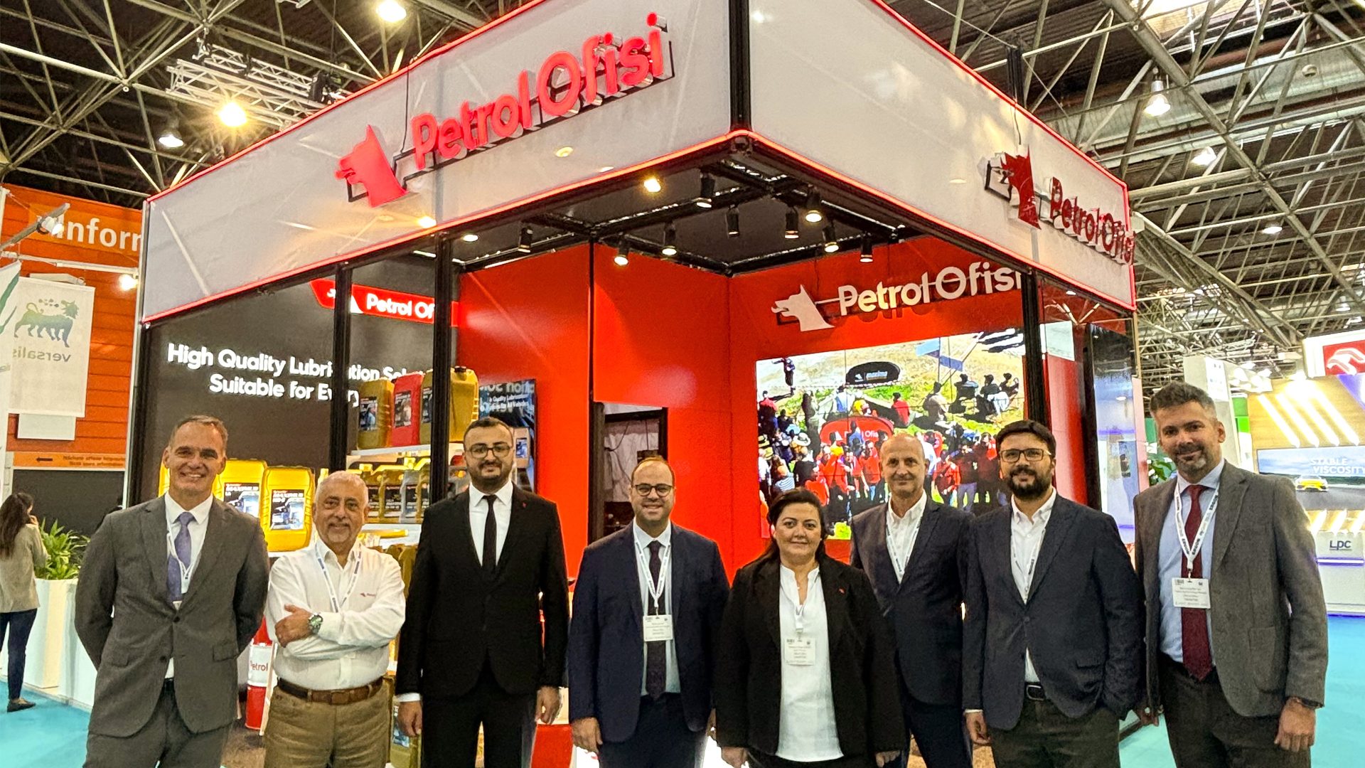 Outerwear, Coat, Product, Suit, Tie