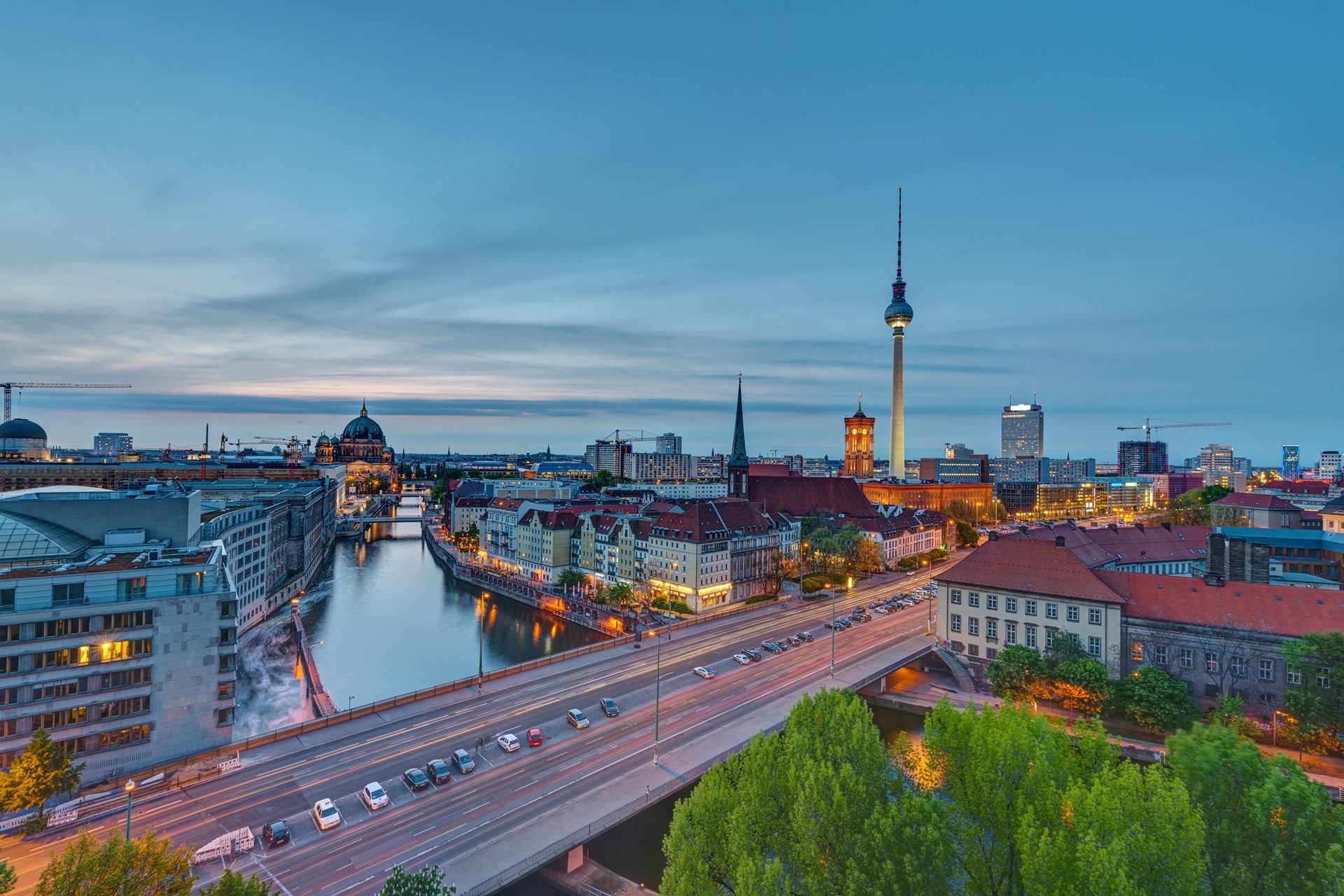 Urban area, Sky, Blue, City, Dusk, Horizon, Cloud, Evening, Tower