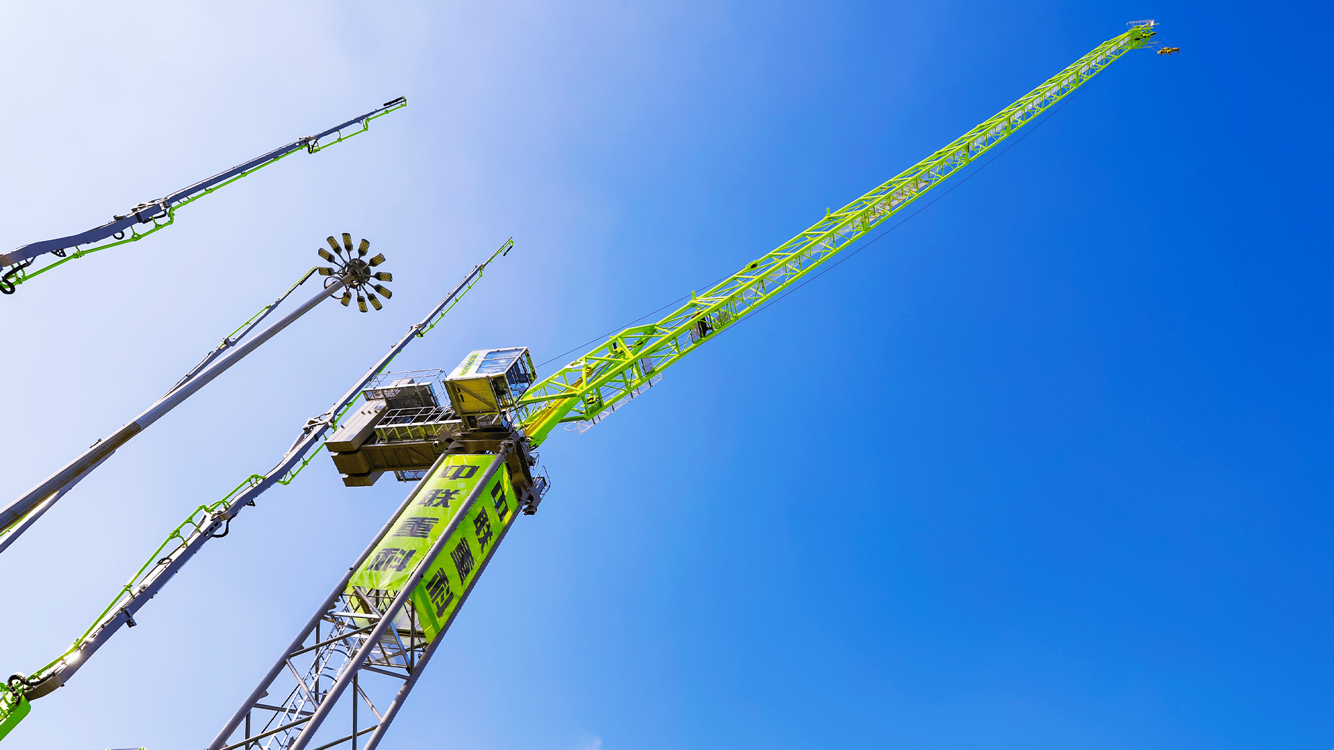 Amusement ride, Engineering, Crane, Machine