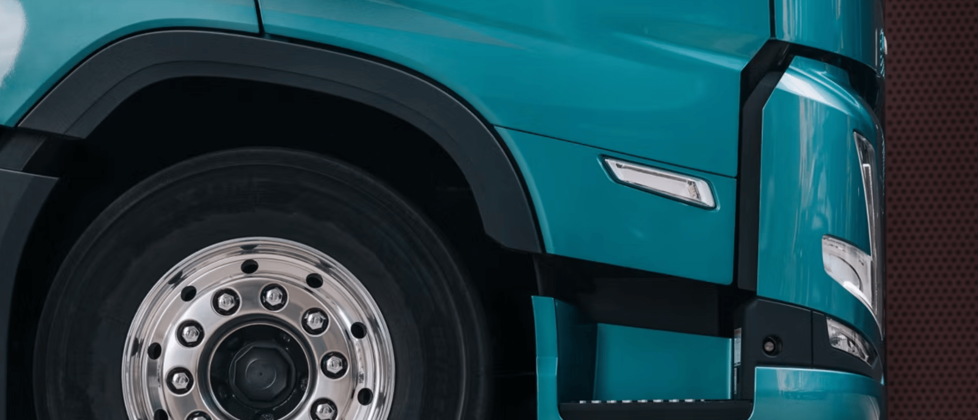Automotive tire, Motor vehicle, Wheel, Car, Hood, Blue, Tread