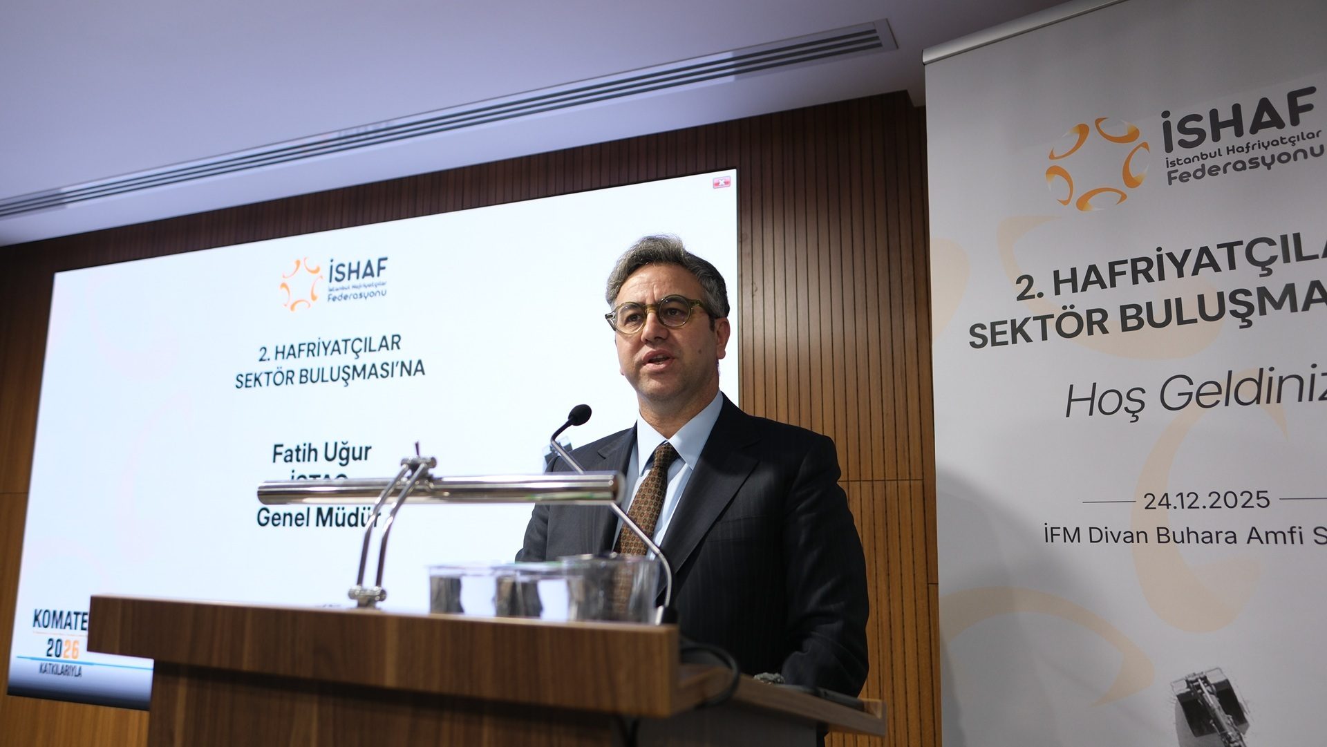 Fatih Uğur, General Manager, speaks at the İSHAF 2nd Excavators Sector Meeting.